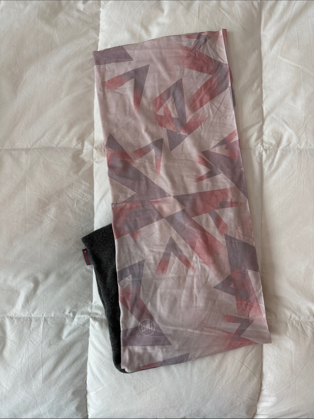 Geometric Pattern Lightweight Ski Scarf in Pink and Gray
